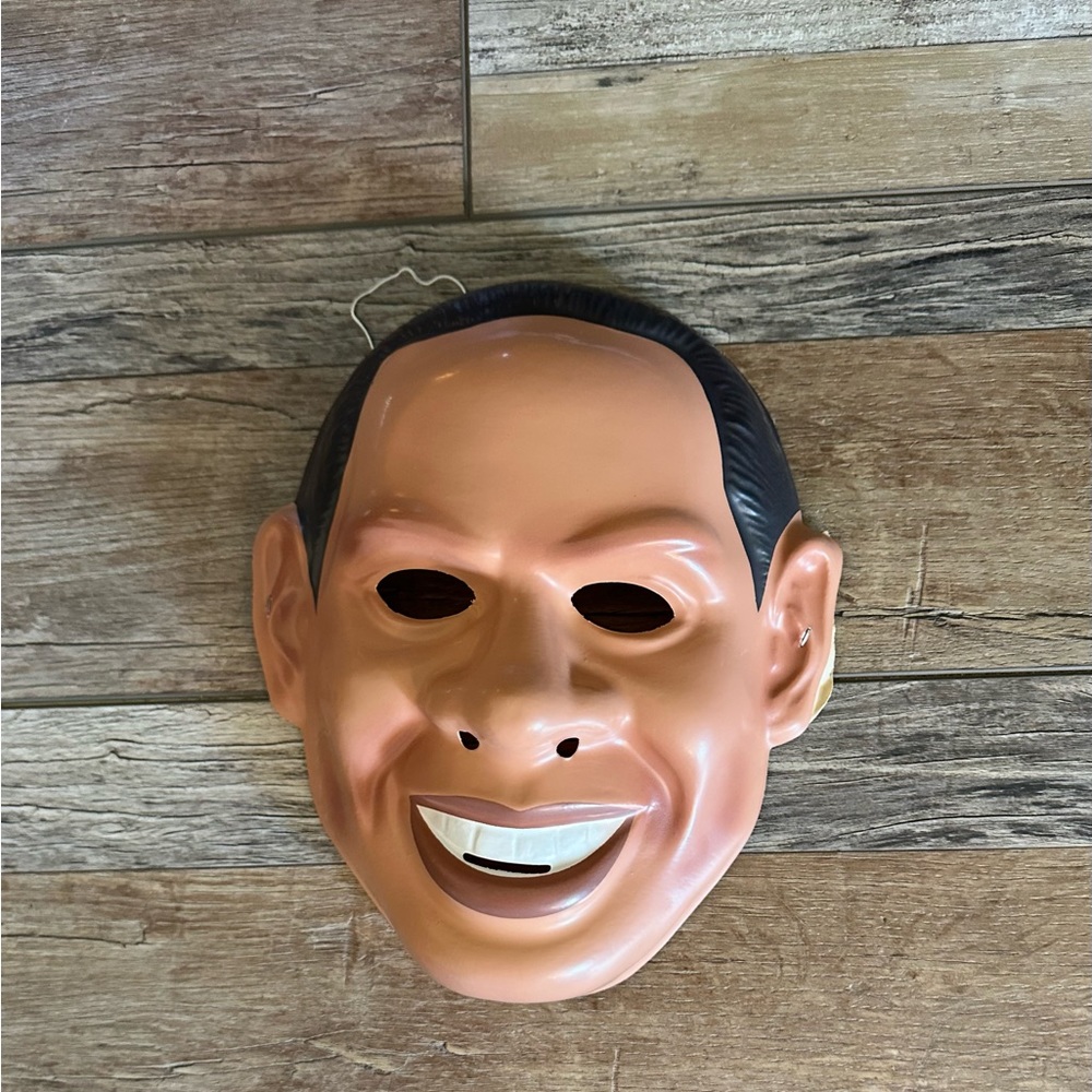 NEW STAR TREK MASK “ CAPTAIN SISKO” DEEP SPACE 9 TREKKIES